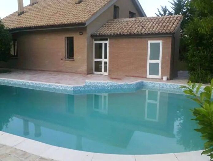 Casa con 5 locali in vendita in Via Avenale, Fabriano