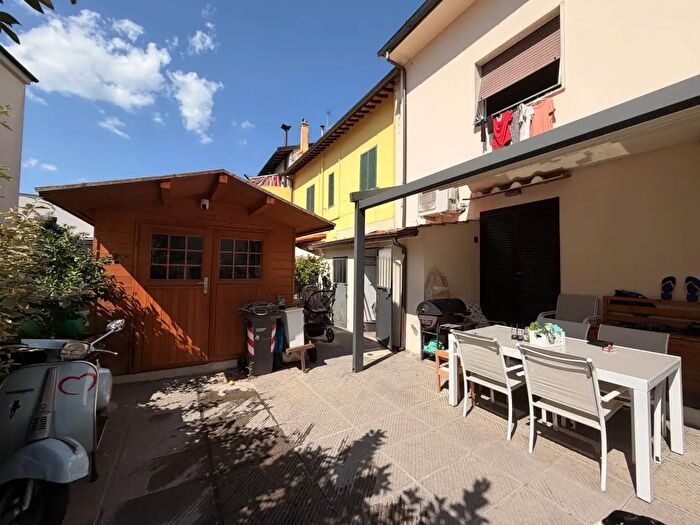 Appartamento trilocale in vendita in Via Edmondo De Amicis, Signa