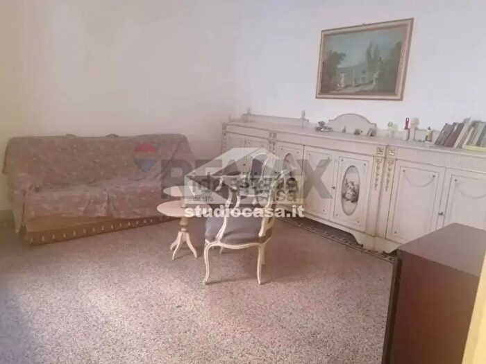 Appartamento trilocale in vendita in Via Esterna Spiaggia delle Forche Sn, Crotone