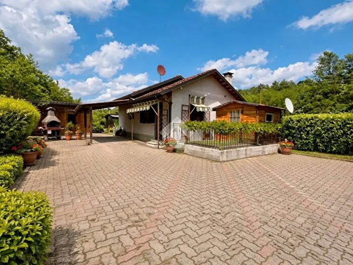 Casa bilocale in vendita in Via Bacolla, Capriglio