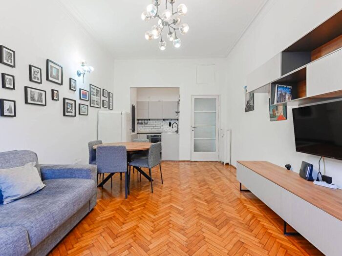 Appartamento trilocale in affitto in Via Eugenio Carpi, Casoretto, Milano