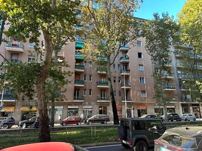 Appartamento trilocale in vendita in Via Giambellino, Milano