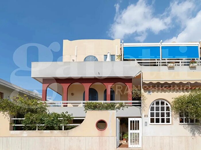 Appartamento con 6 locali in vendita in Via Bordighera, Ragusa