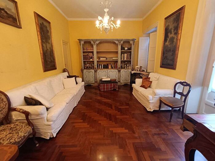 Appartamento quadrilocale in affitto in Via Quintino Sella, Politeama Ruggiero Settimo, Palermo