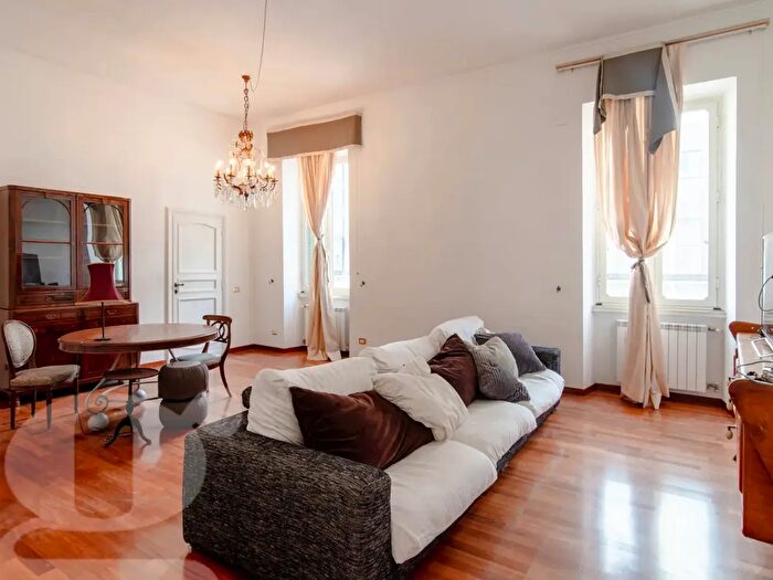 Appartamento con 5 locali in affitto in Via Cicerone, Roma