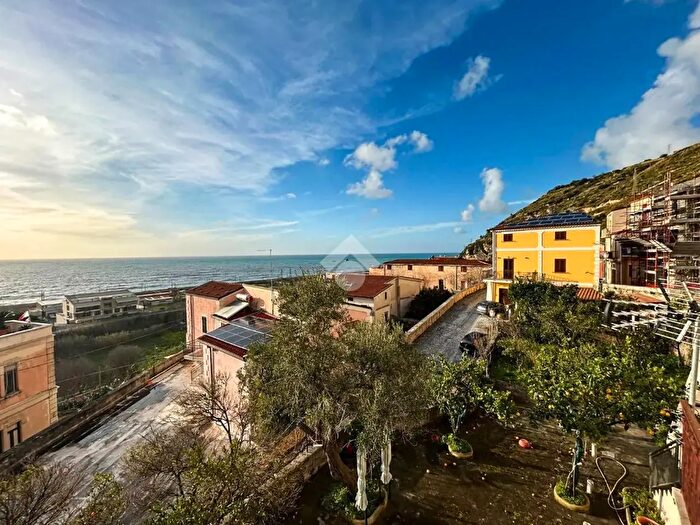 Casa con 5 locali in vendita in Via Indipendenza, Amantea