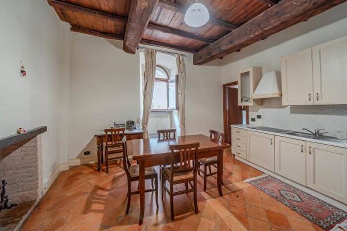 Appartamento trilocale in vendita in Via Lucarini, Trevi