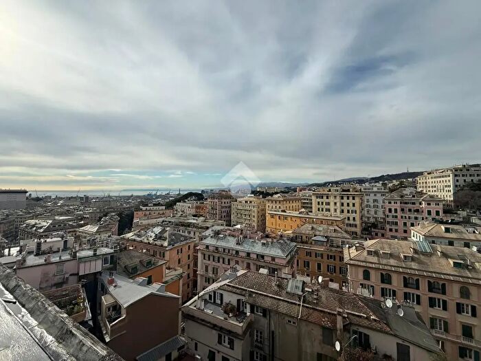 Appartamento con 10 locali in vendita in Appartamento Via Palestro, Genova