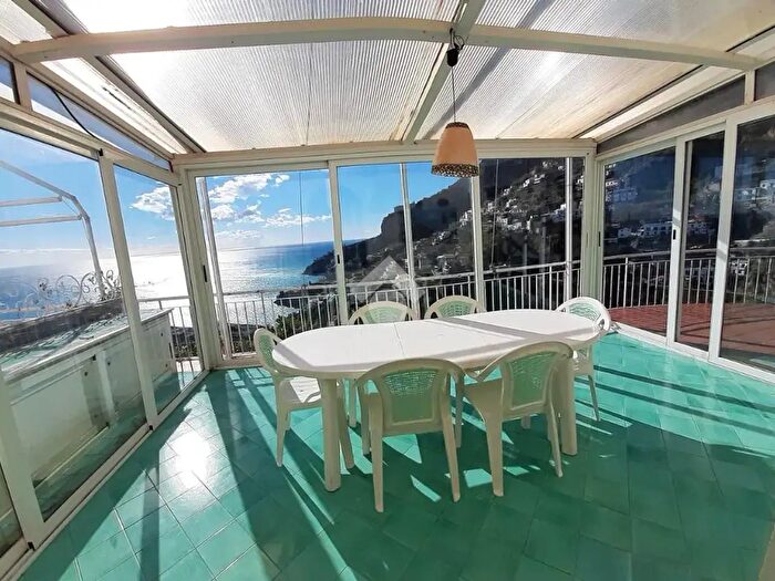 Appartamento trilocale in affitto in Via Papa Leone X, Amalfi