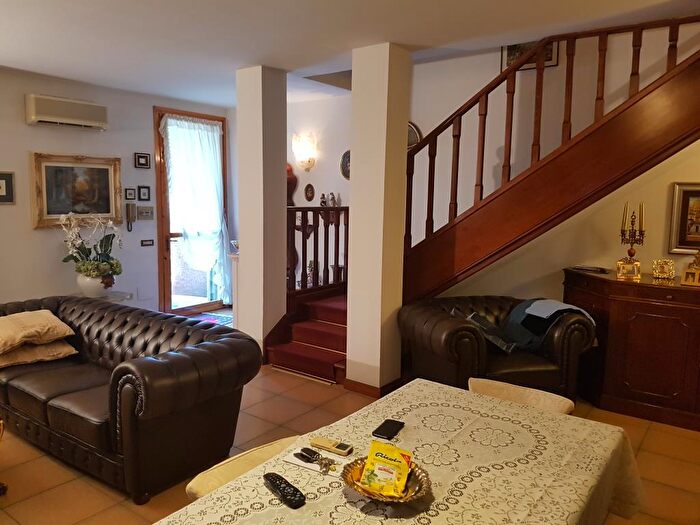 Casa con 7 locali in vendita in Ravenna