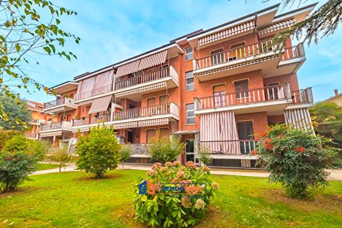 Appartamento trilocale in vendita in Via Federico Ravello, Bra