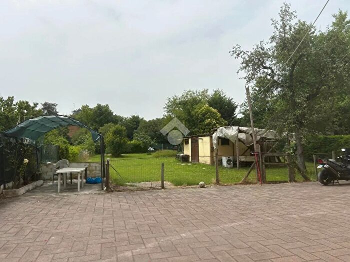 Casa con 6 locali in vendita in Via del Gattaglio, Reggio Emilia