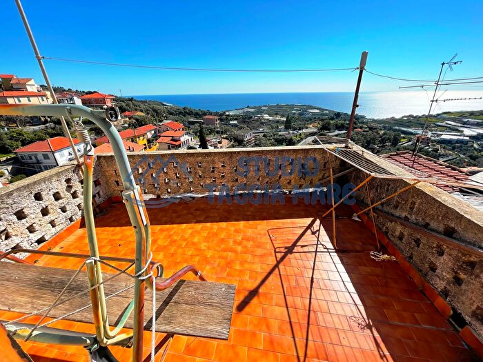 Appartamento con 6 locali in vendita in Via Don Francesco Lombardi, Terzorio