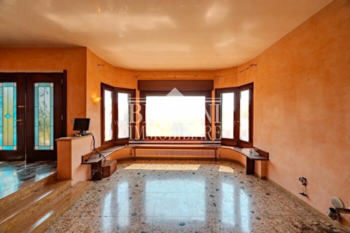 Casa con 5 locali in vendita in Via Poggian, Creazzo