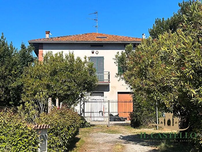 Casa quadrilocale in vendita in Via Roma, Castiglione Del Lago
