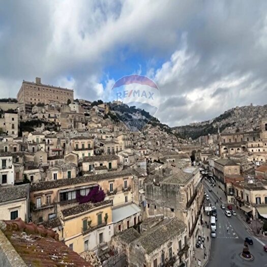 Appartamento con 5 locali in vendita in Via San Agostino, Modica