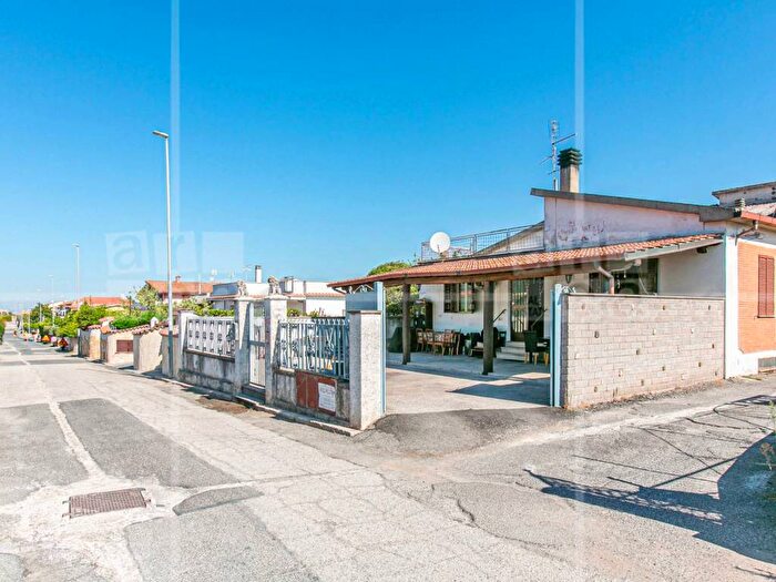 Casa con 6 locali in vendita in Via Quarticciolo di Vermicino, Frascati