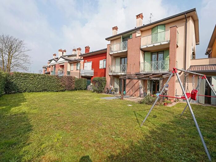 Appartamento con 5 locali in vendita in Via Fermi F, Terno DIsola