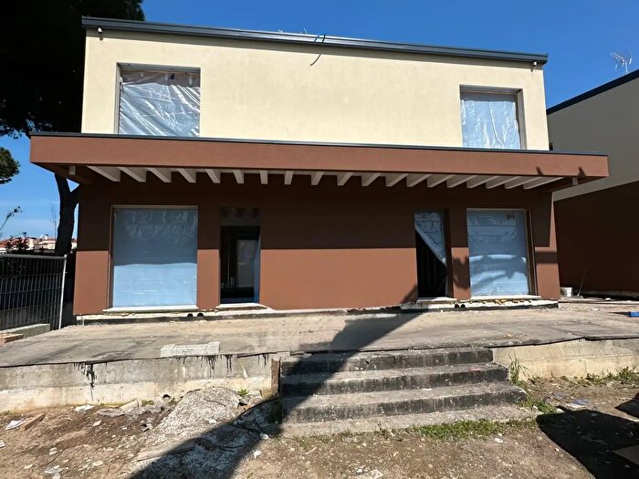 Casa con 5 locali in vendita in Via Caduti per La Libertà, Cervia