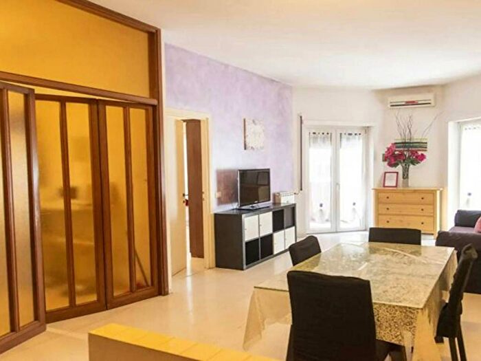 Appartamento trilocale in affitto in Largo Francesco Anzani, Trastevere, Roma