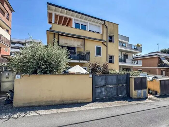 Appartamento quadrilocale in vendita in Via Ettore Rosso, Roma