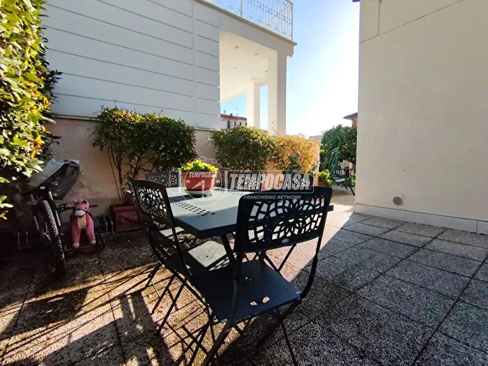 Casa con 6 locali in vendita in Via Zara, Viareggio