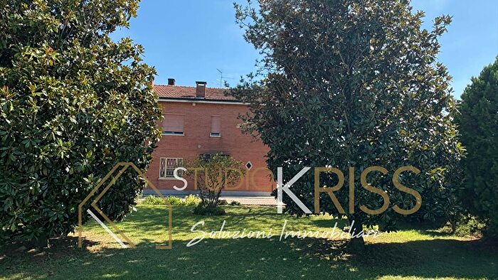 Casa con 10 locali in vendita in Via Quercia, Ferrara