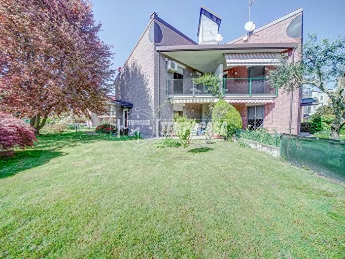 Casa quadrilocale in vendita in Corso della Repubblica, Somma Lombardo
