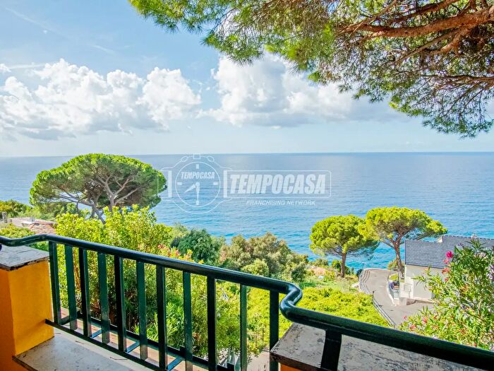 Appartamento trilocale in vendita in Via Le Marine, Moneglia