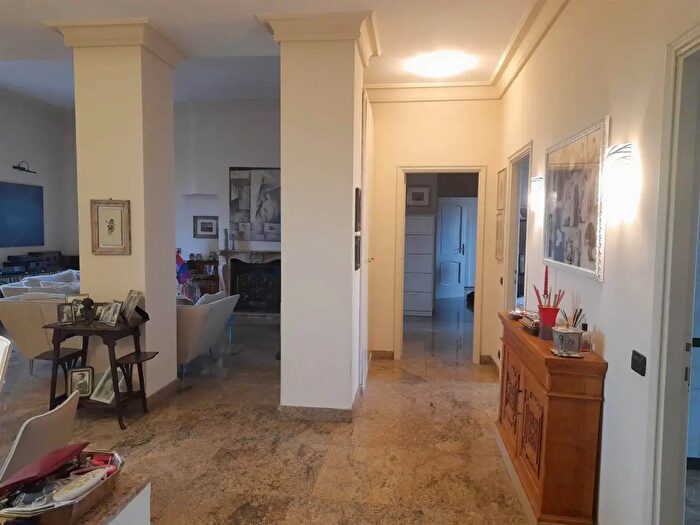 Appartamento con 7 locali in affitto in Piacenza