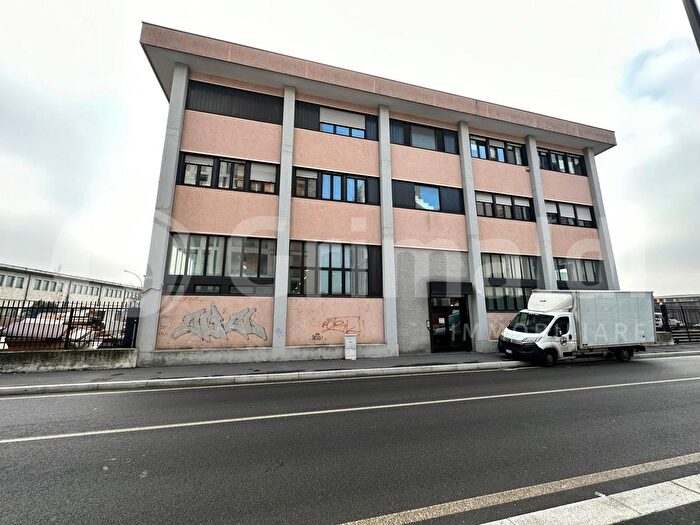 Appartamento trilocale in vendita in Via Ernesto Teodoro Moneta, Milano