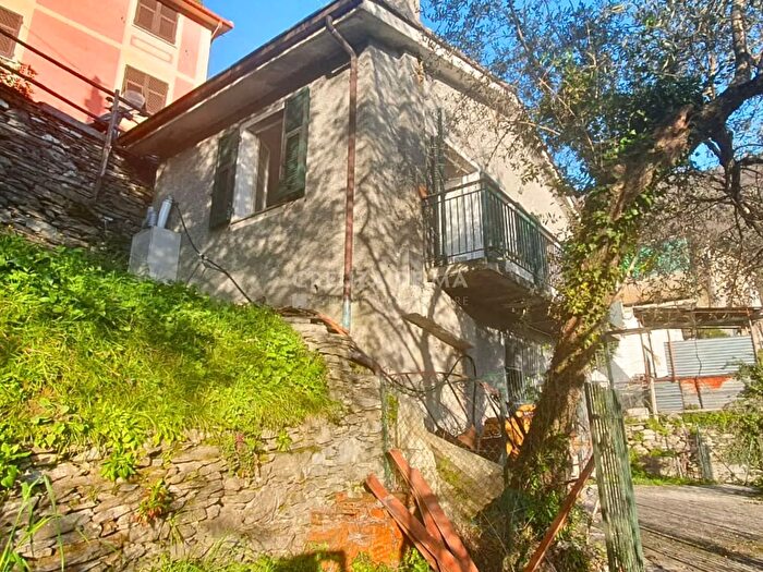 Casa quadrilocale in vendita in Via Montepegli, Rapallo
