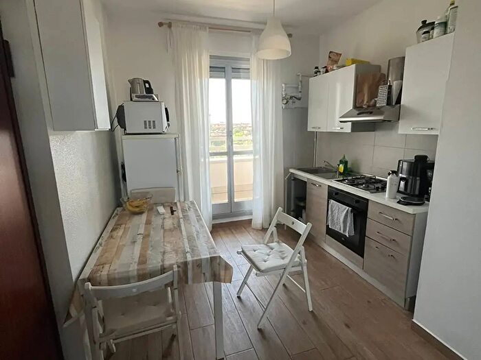 Appartamento trilocale in affitto in Via Agostino De Pretis, Milano