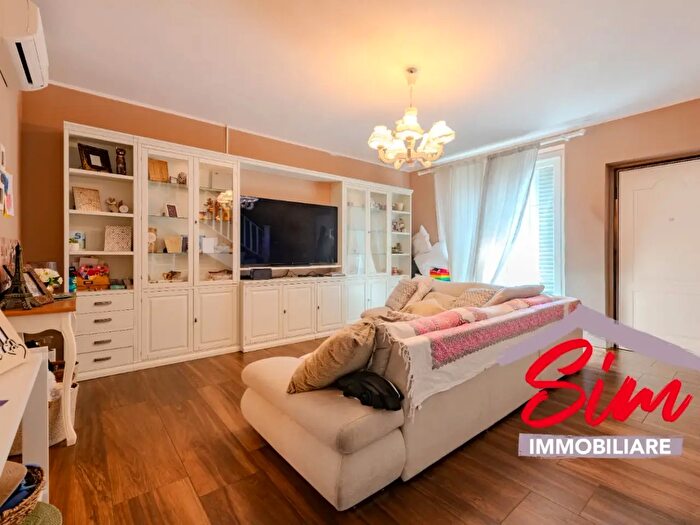 Casa con 5 locali in vendita in Strada Privata Russi Snc, Novara