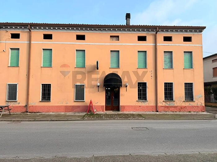 Casa con 5 locali in vendita in Via Villa Belgiardino, Ceresara