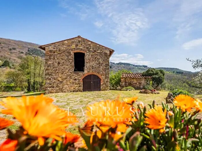 Casa con 6 locali in vendita in Via Santa Brigida, Pontassieve
