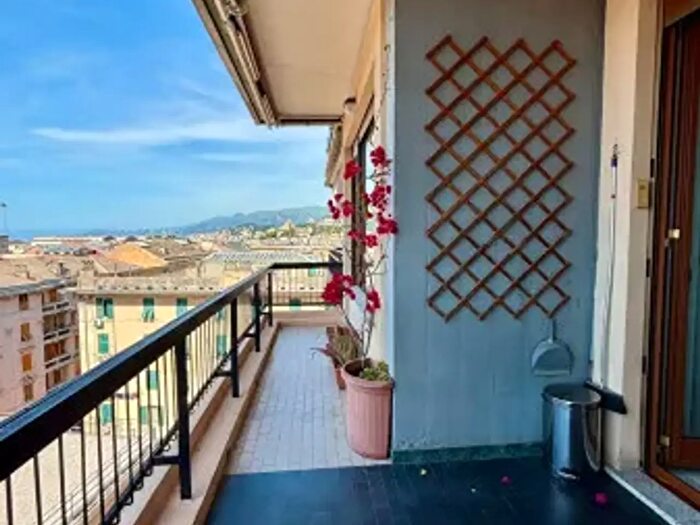 Appartamento con 6 locali in vendita in Via Giuseppe Elia Benza, Genova