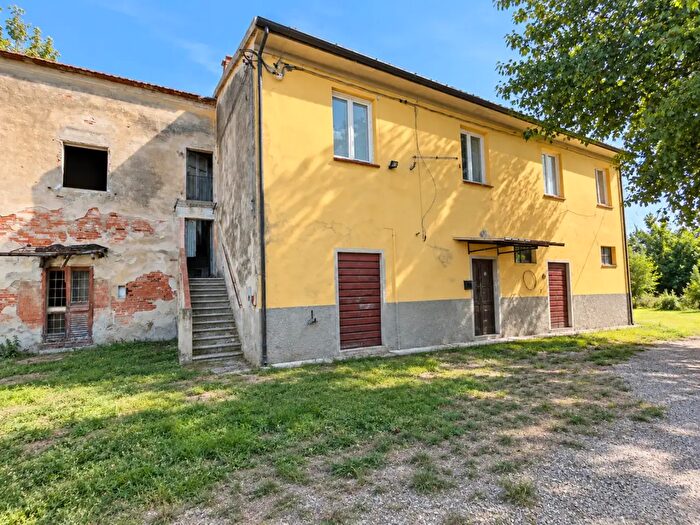 Casa con 10 locali in vendita in San Giuliano Terme