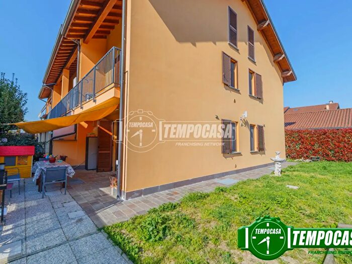 Appartamento trilocale in vendita in Via San Martino, Zeccone