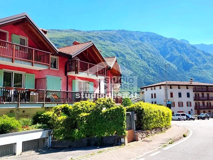 Appartamento trilocale in vendita in Via Viesi, Ala