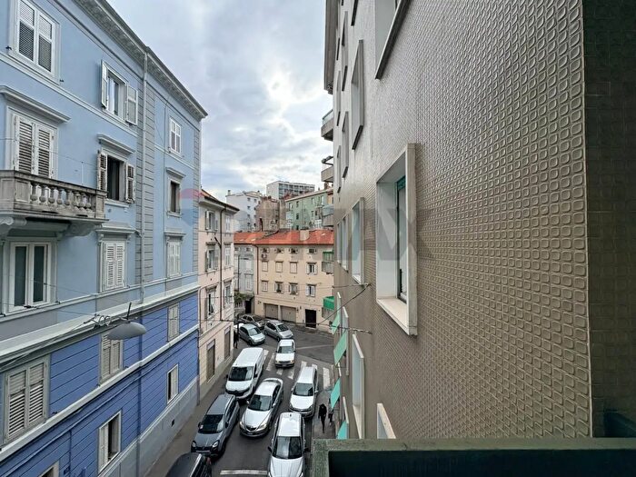 Appartamento bilocale in vendita in Via Settefontane, Trieste