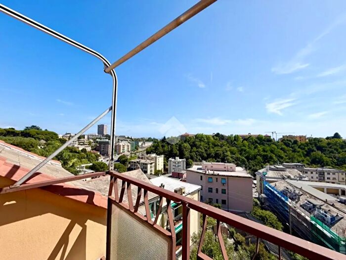 Appartamento con 5 locali in vendita in Via Flavia Steno, Genova