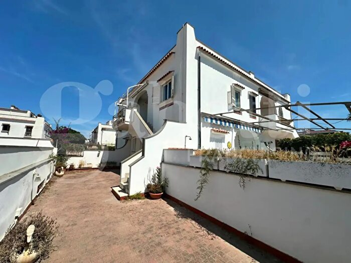Appartamento quadrilocale in vendita in Via del Condor, Ardea