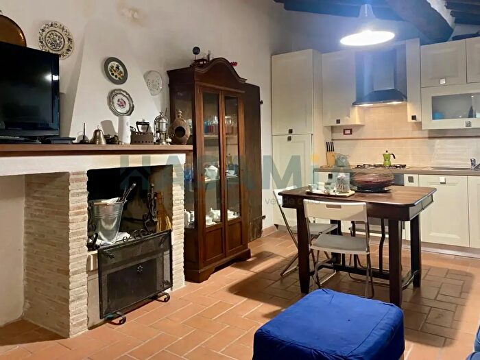 Appartamento trilocale in vendita in Via Vannuccio Vannuccini, Scansano