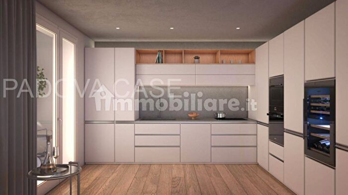 Appartamento quadrilocale in vendita in Via Comino, Padova