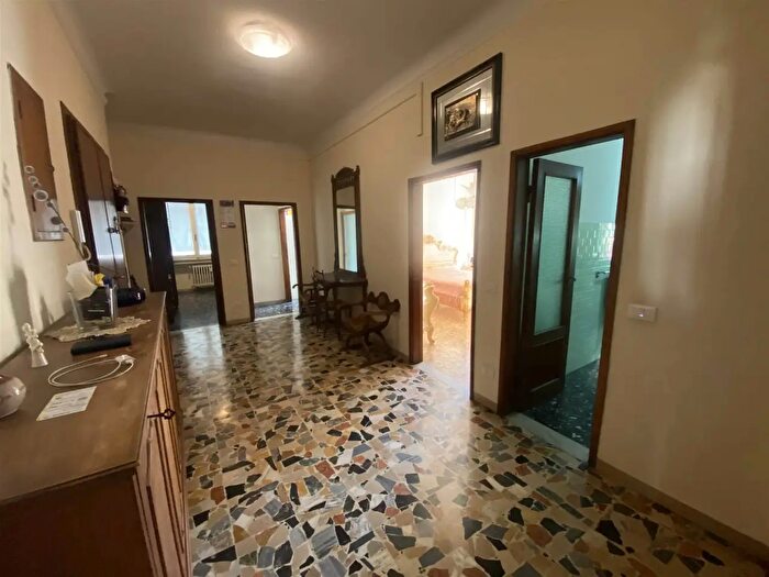Appartamento con 5 locali in vendita in Firenze