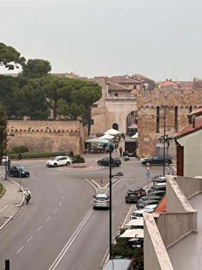 Appartamento con 5 locali in vendita in Via Roma, Fano