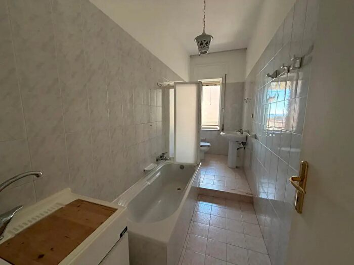 Appartamento trilocale in vendita in Via Bari, Siracusa