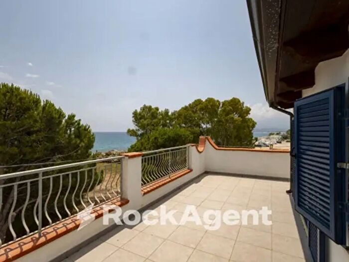 Casa con 6 locali in vendita in Contrada Botterio, Montauro