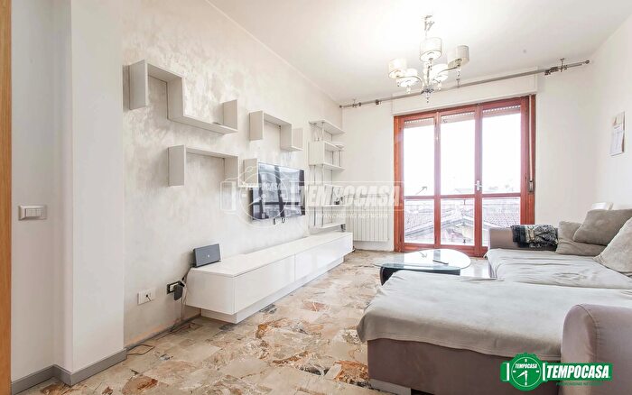 Appartamento trilocale in vendita in Via Lorenzo Meroni, Garbagnate Milanese